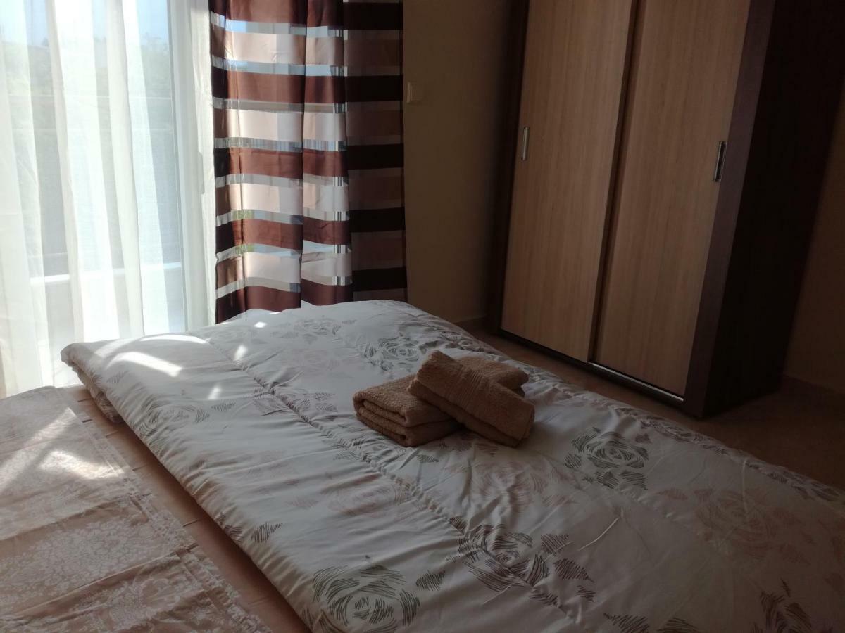Jordan'S 3Rd Appartment At เนอา มิคานิโอนา ภายนอก รูปภาพ